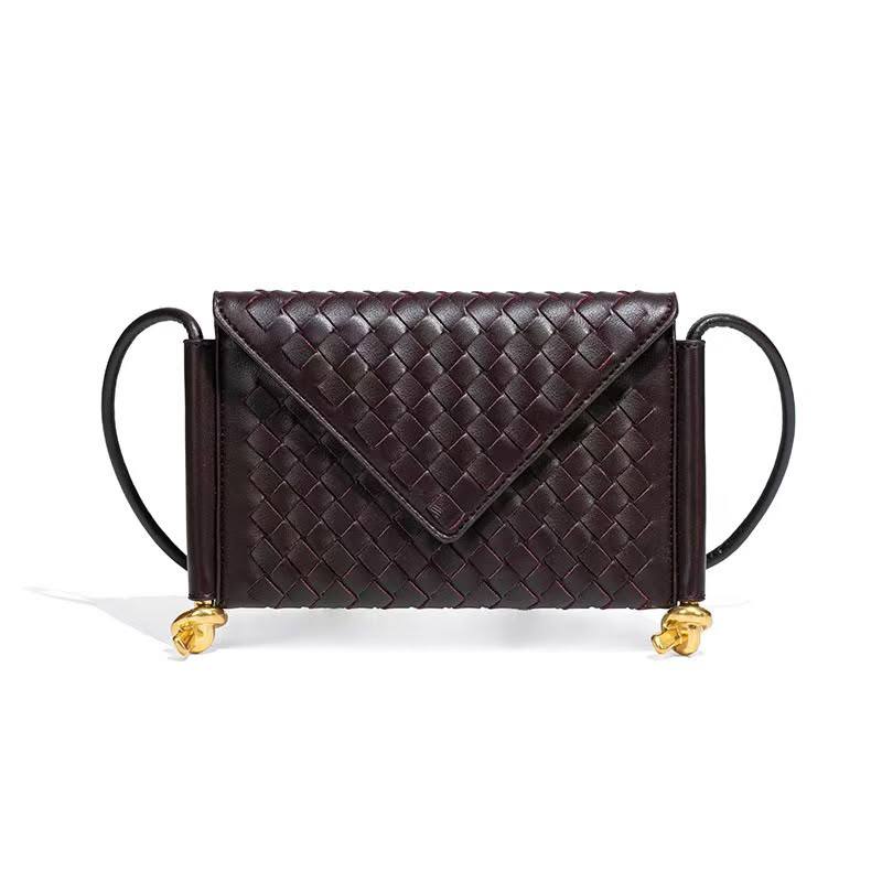 BOTTEGA 
clutch bag  
75 dhs💓
size 24*16cm


Zain161
♥️♥️♥️