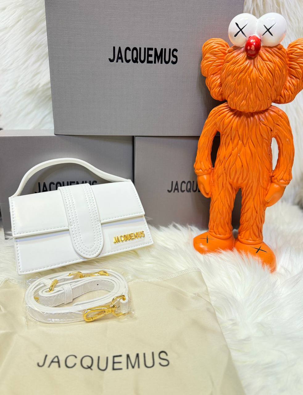 Jacquemus
good quality, comes with box, 
size. ..18 * 11 cm 
110 dhs✅

Zain12
♥️♥️♥️