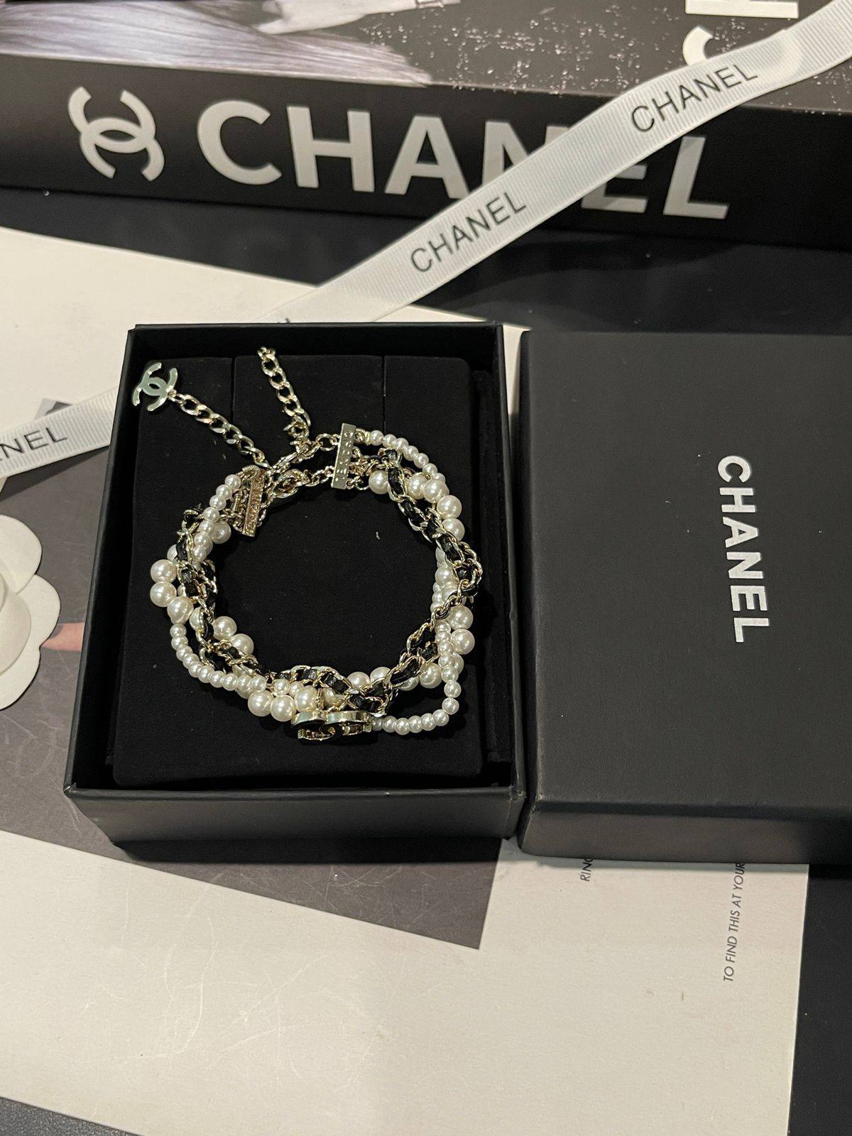 CHANEL MASTER

Necklace and bracelet with good box 

260 dhs🪙🌨️

Zain89
♥️♥️♥️