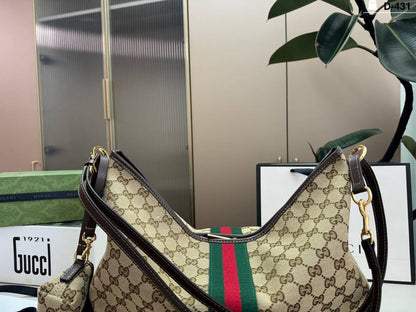 GUCCI COPY ONE  NEW CAME WITH BOX 
220 dhs🇦🇪🇦🇪

Zain295
♥️♥️♥️