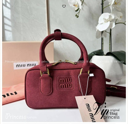 Miu Miu

with box
🎁🎁🎁

95 dhs❣️

Zain143
♥️♥️♥️