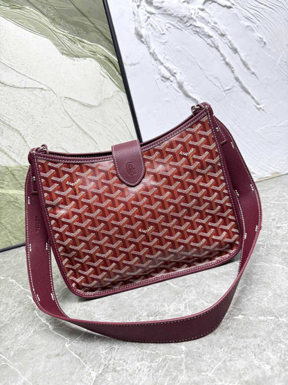 Goyard 🙋🏻‍♀️💕
Master🌺🌺
27cm🫶🏼🫶🏼  
260 dhs💓

Zain297
♥️♥️♥️