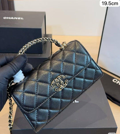 💗 Chanel Kelly / 24B
1️⃣ First quality +🎁  
Size : 19.5 ~ 18 * 15 cm
90 dhs✅
with box 🎁

Zain115
♥️♥️♥️