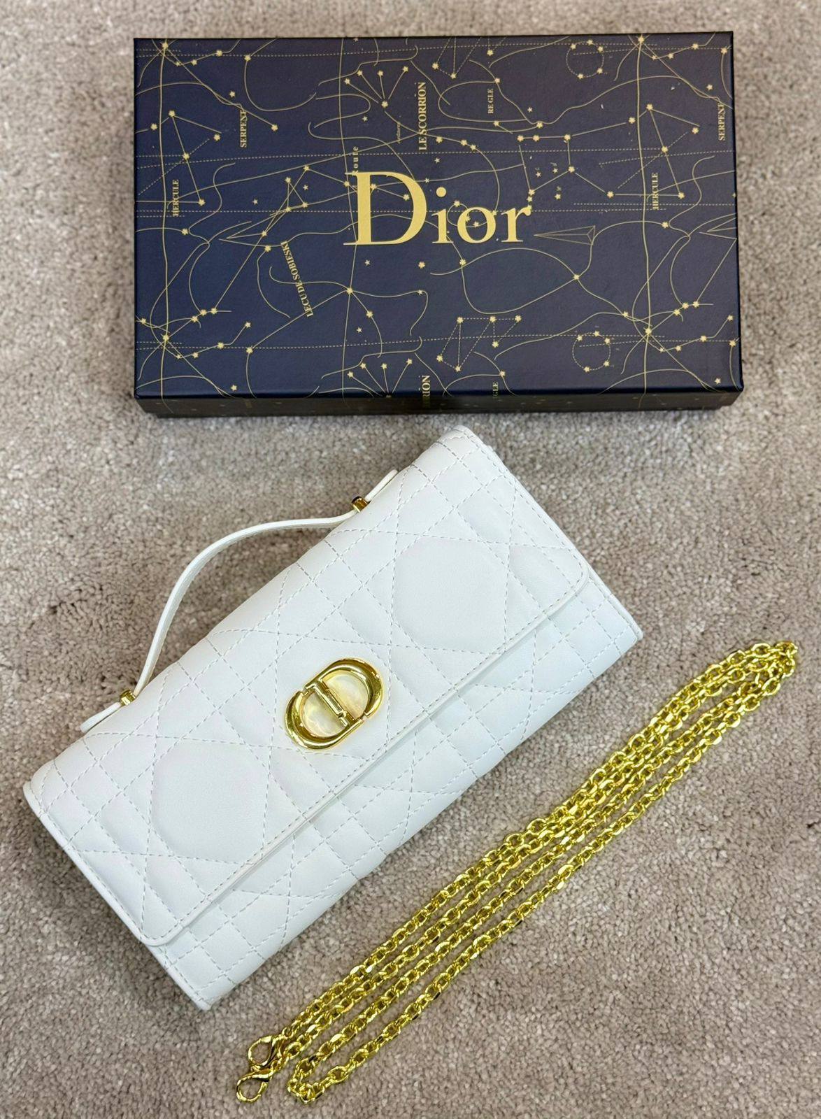 DIOR 
GOOD QUALITY 🔥
90 DHS💓

WITH BOX 📦
🎁🎁🎁

Zain28
♥️♥️♥️