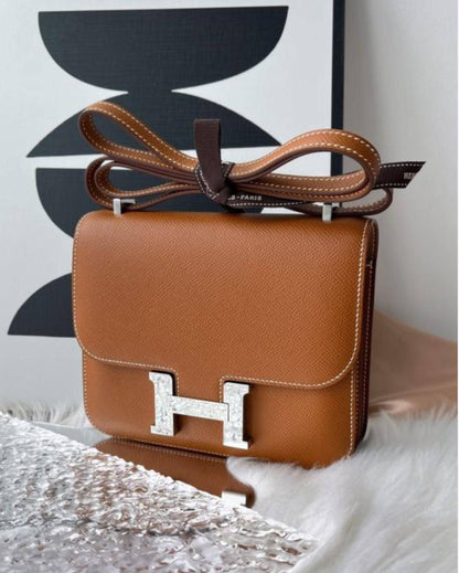 Hermes
110 dhs🇦🇪🇦🇪
With box
Size23cm

Zain219
♥️♥️♥️