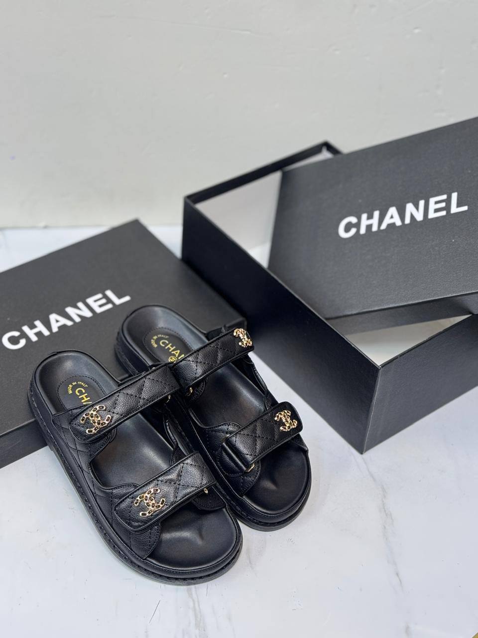 CHANEL🦋
NEW ARRIVE 
SIZE 36-41
120 dhs🇦🇪🇦🇪

Zain21
♥️♥️♥️