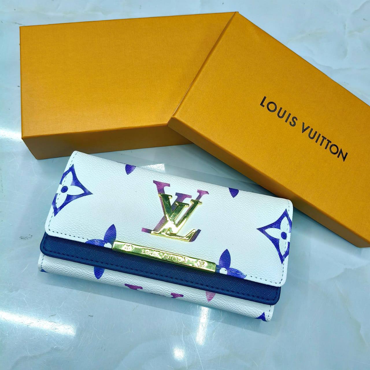 TRI-FOLD 𝗟𝗢𝗡𝗚 WALLET

WITH BOX
🎁🎁🎁

30 dhs🪙🌨️

Zain31
♥️♥️♥️