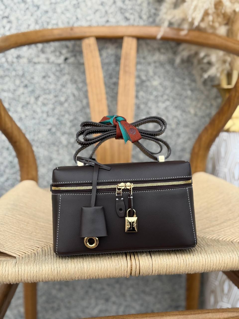 LORO PIAN
21cm
340 dhs✅
Top quality 
With box🎁

Zain167
♥️♥️♥️
