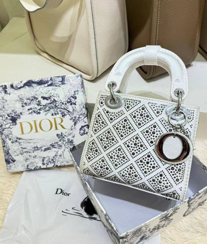 LADY DIOR 
GOOD QUALITY 

WITH BOX 🎁🎁🎁
120 dhs✅

Zain39
♥️♥️♥️