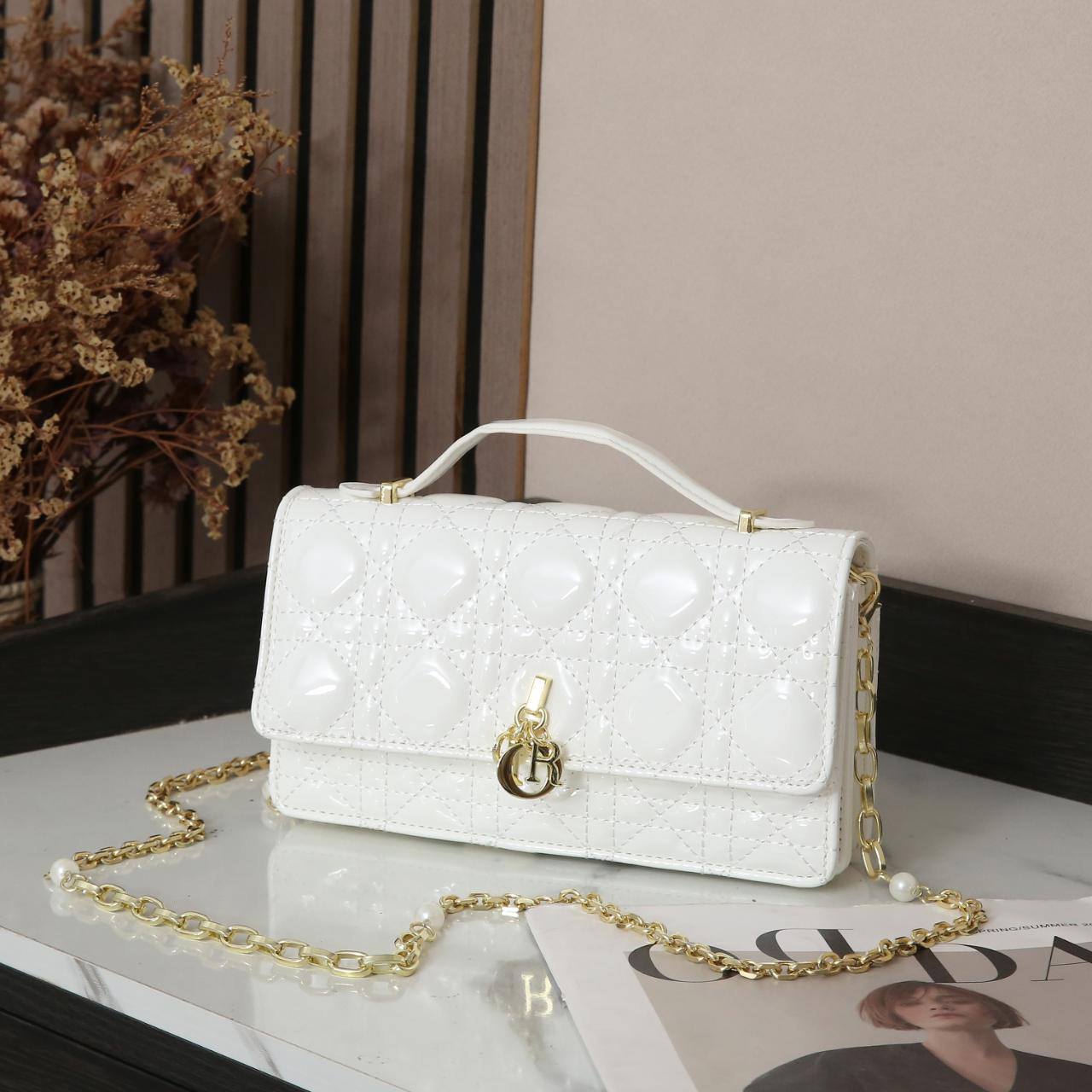 Dior
Best quality 
with box’s 
🎁🎁🎁

110 dhs🪙💕
size 21cm

Zain158
♥️♥️♥️