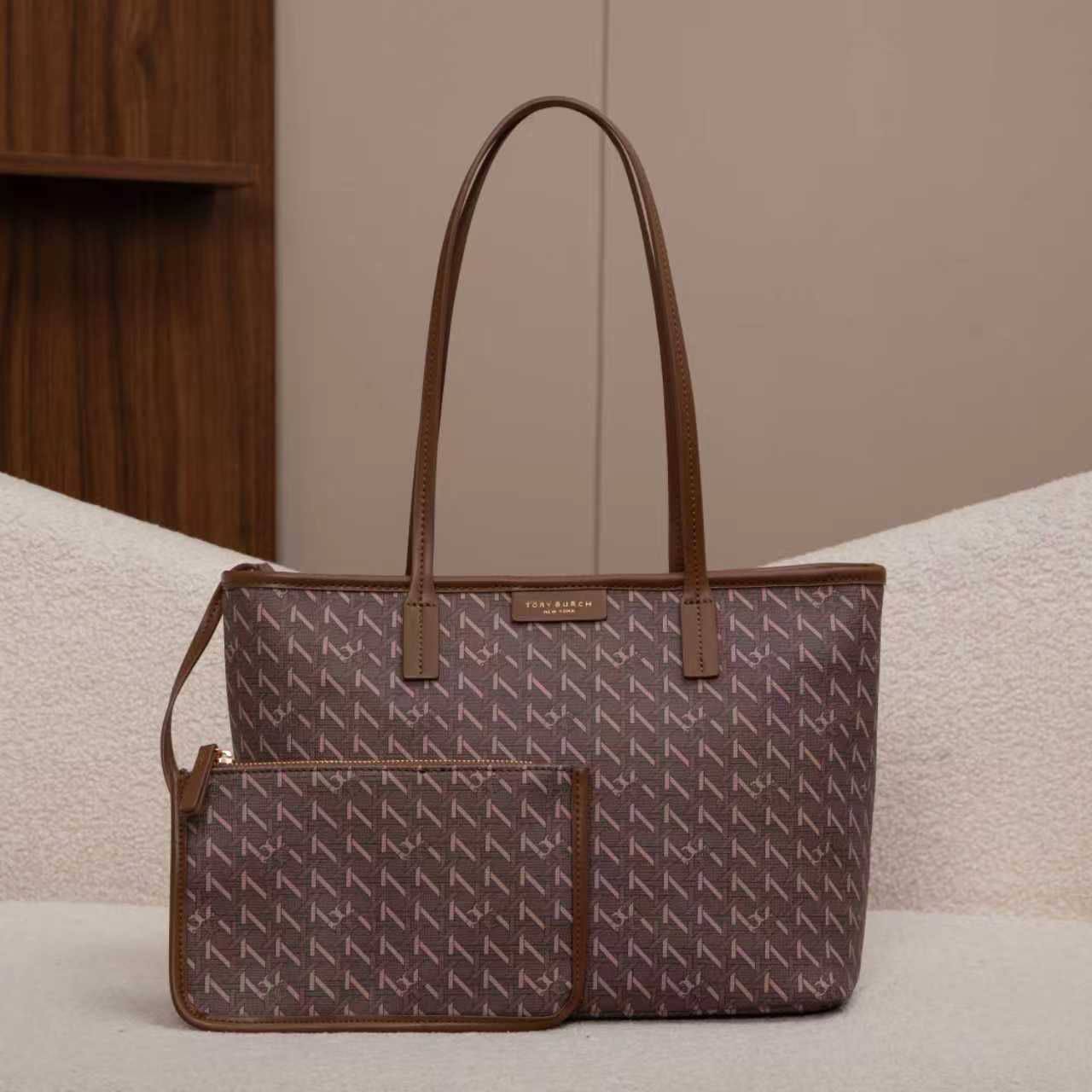 Tory burch
2in1
95 dhs✅

Zain07
♥️♥️♥️