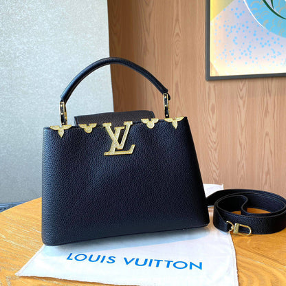 LV 

NEW CAME HIGH QUALITY 

WITH BOX 
🎁🎁🎁

140 dhs❣️

Zain39
♥️♥️♥️