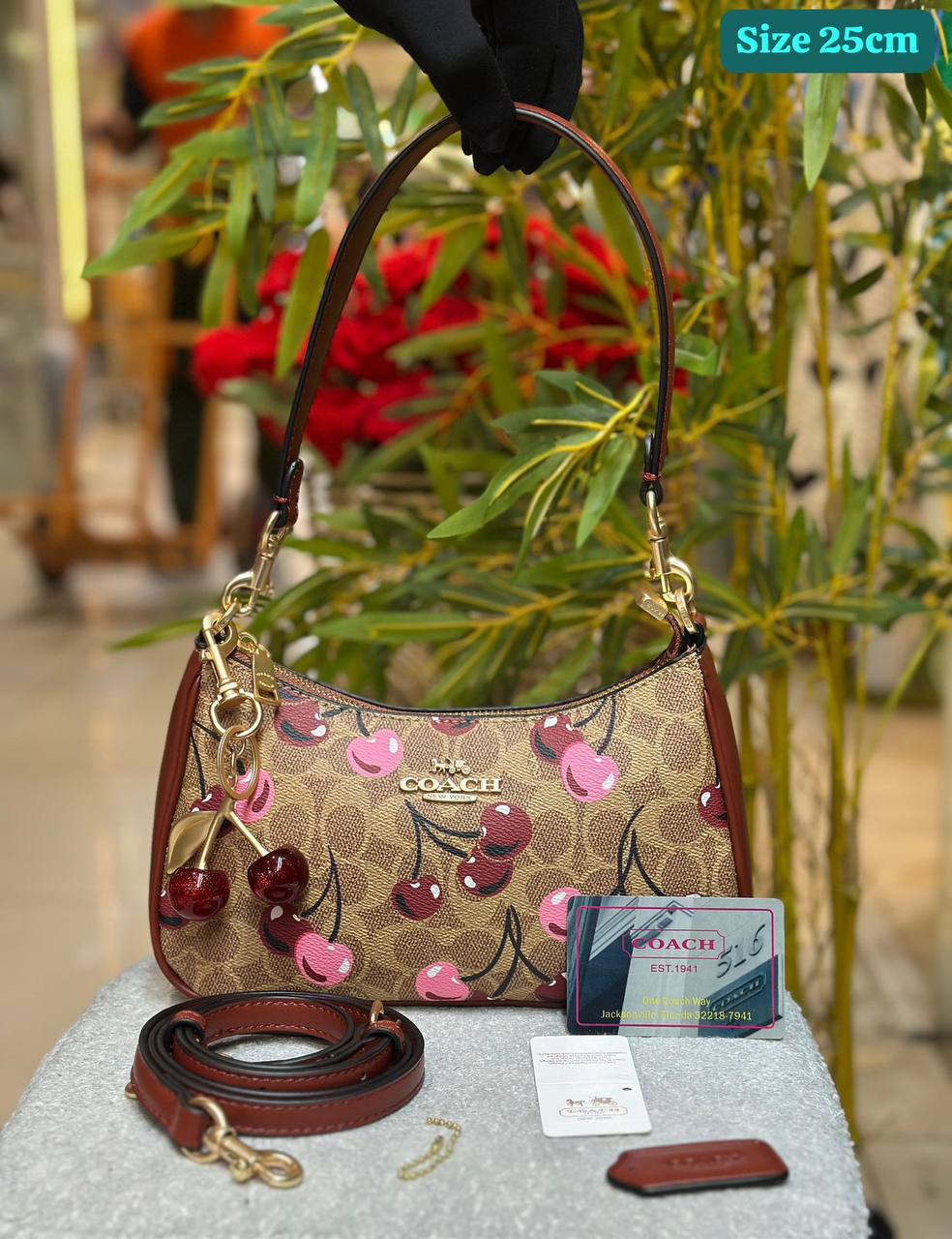 Coach

Best quality

With box’s
🎁🎁🎁

95 dhs✅
size 25cm

Zain158
♥️♥️♥️