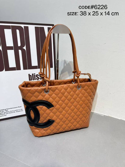 CHANEL ᴄᴀᴍʙᴏɴ ʟɪɢɴᴇ
ʟᴀʀɢᴇ ᴛᴏᴛᴇ ʙᴀɢ ᴢɪᴘᴘᴇʀ ᴛʏᴘᴇ
ǫᴜɪʟᴛᴇᴅ ʟᴇᴀᴛʜᴇʀ
ᴡɪᴛʜ ᴏғғsᴇᴛ CC ʟᴏɢᴏ
sɪʟᴠᴇʀ ʜᴀʀᴅᴡᴀʀᴇ
sɪᴢᴇ : 38 cm

75 dhs🪙🌨️

Zain31
♥️♥️♥️
