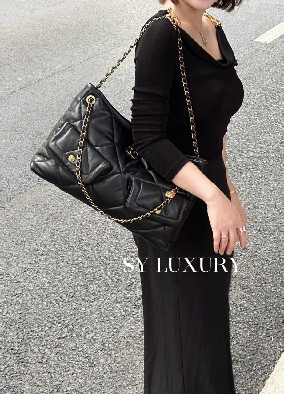 CHANEL NEW CAME 
HIGH QUALITY 
110 dhs🇦🇪🇦🇪
Size:38cm

Zain295
♥️♥️♥️