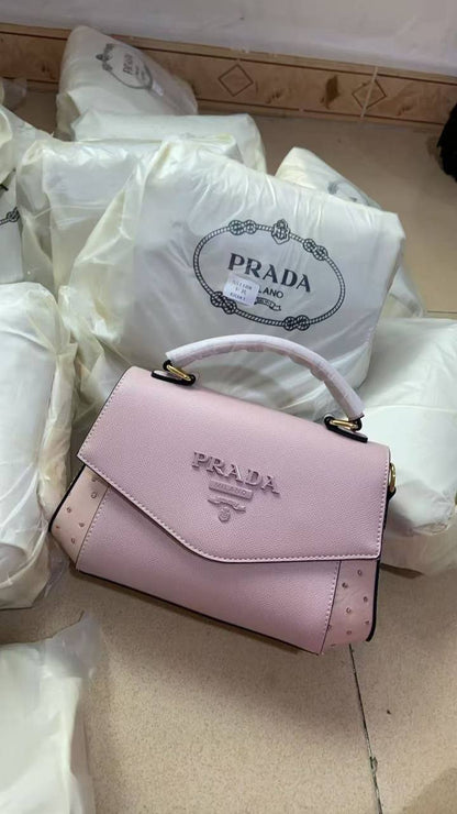 Prada
with box
🎁🎁🎁

105 dhs🪙

Zain143
♥️♥️♥️