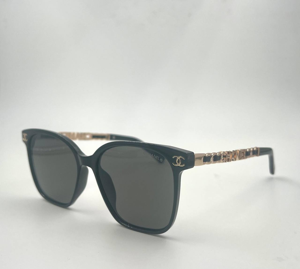 CHANEL
Sunglasses 🕶️ 
good quality 💯
With master box 🗃️ 
50 dhs🪙🌨️

Zain273
♥️♥️♥️