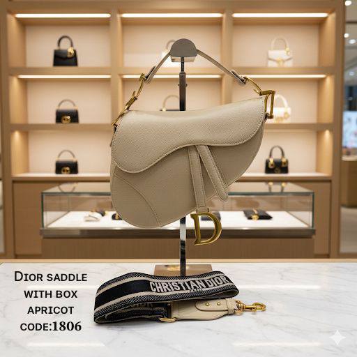 ᴄʀɪsᴛɪᴀɴ Dior sᴀᴅᴅʟᴇ ғʟᴀᴘ ʙᴀɢ
ᴛᴏᴘ ʜᴀɴᴅʟᴇ ɢᴏʟᴅ ᴛᴏɴᴇ 
ᴄʀᴏssʙᴏᴅʏ ʙᴀɢ

ᴡɪᴛʜʙᴏx
🎁🎁🎁
ʟᴇᴀᴛʜᴇʀ
sɪᴢᴇ:ʜ20*24ᴄᴍ
105 dhs🪙

Zain56
♥️♥️♥️