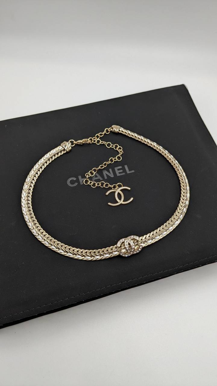Chanel
*Master Quality* 
*Choker Necklace*
120 dhs💓 with Normal Box 🎁
140 dhs💓 with Good Box 🎁
170 dhs💓 with Master Box 🎁

Zain210
♥️♥️♥️