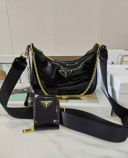 Prada  
size : 23 * 15 * 8 cm
85 dhs🪙💕

with box 🎁

Zain115
♥️♥️♥️
