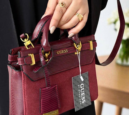 Guess
high quality
 with box
100 dhs🪙🌨️

Zain26
❤️❤️❤️