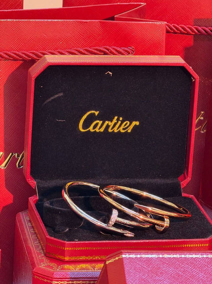 Cartier Set
Nail bangle 
Nail Ring 💍 (6,7,8,9)

Non tarnished 💐
55 dhs🪙🖤 normal box 📦

Zain48
♥️♥️♥️