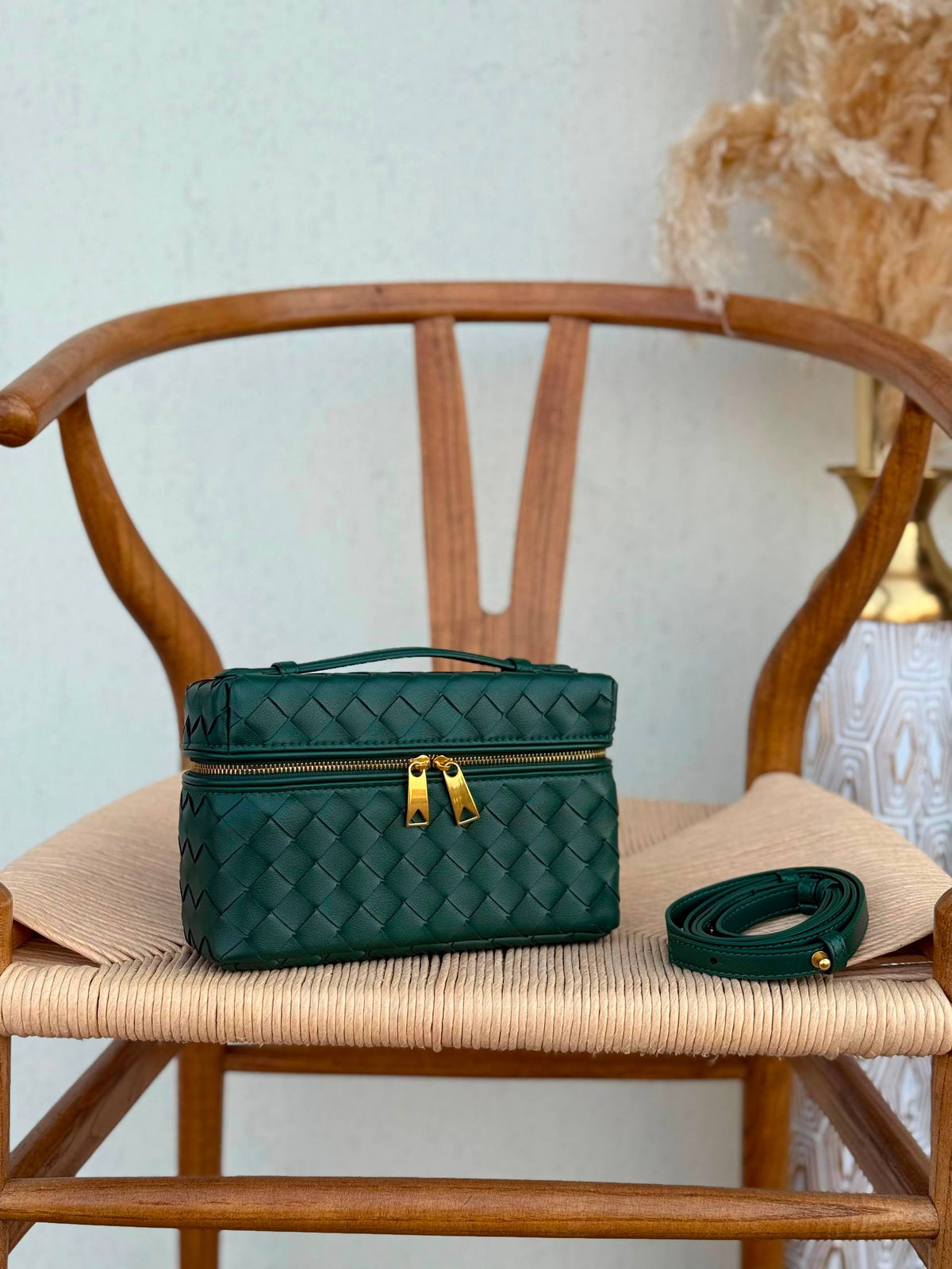 BOTTEGA VENETA

20cm
320 dhs🇦🇪🇦🇪

Top quality 

With box🎁

Zain167
♥️♥️♥️