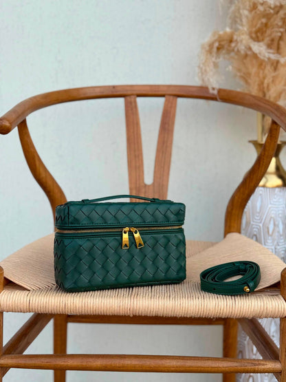 BOTTEGA VENETA

20cm
320 dhs🇦🇪🇦🇪

Top quality 

With box🎁

Zain167
♥️♥️♥️
