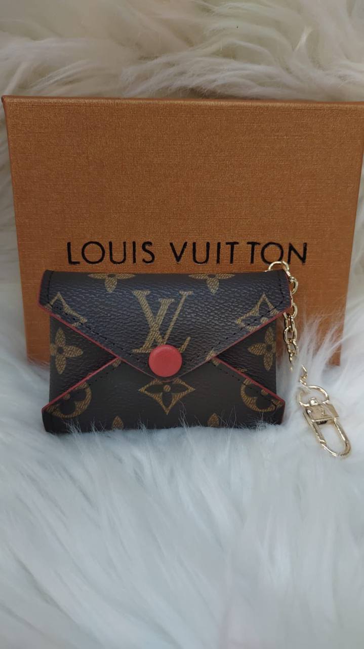 LV key holders & bags charm accessories
All sizes price 
55 dhs✅

Zain88
♥️♥️♥️