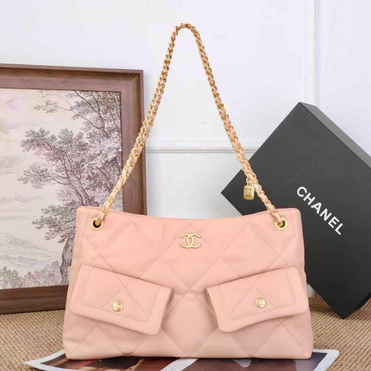 CHANEL NEW CAME 
HIGH QUALITY 
110 dhs🇦🇪🇦🇪
Size:38cm

Zain295
♥️♥️♥️
