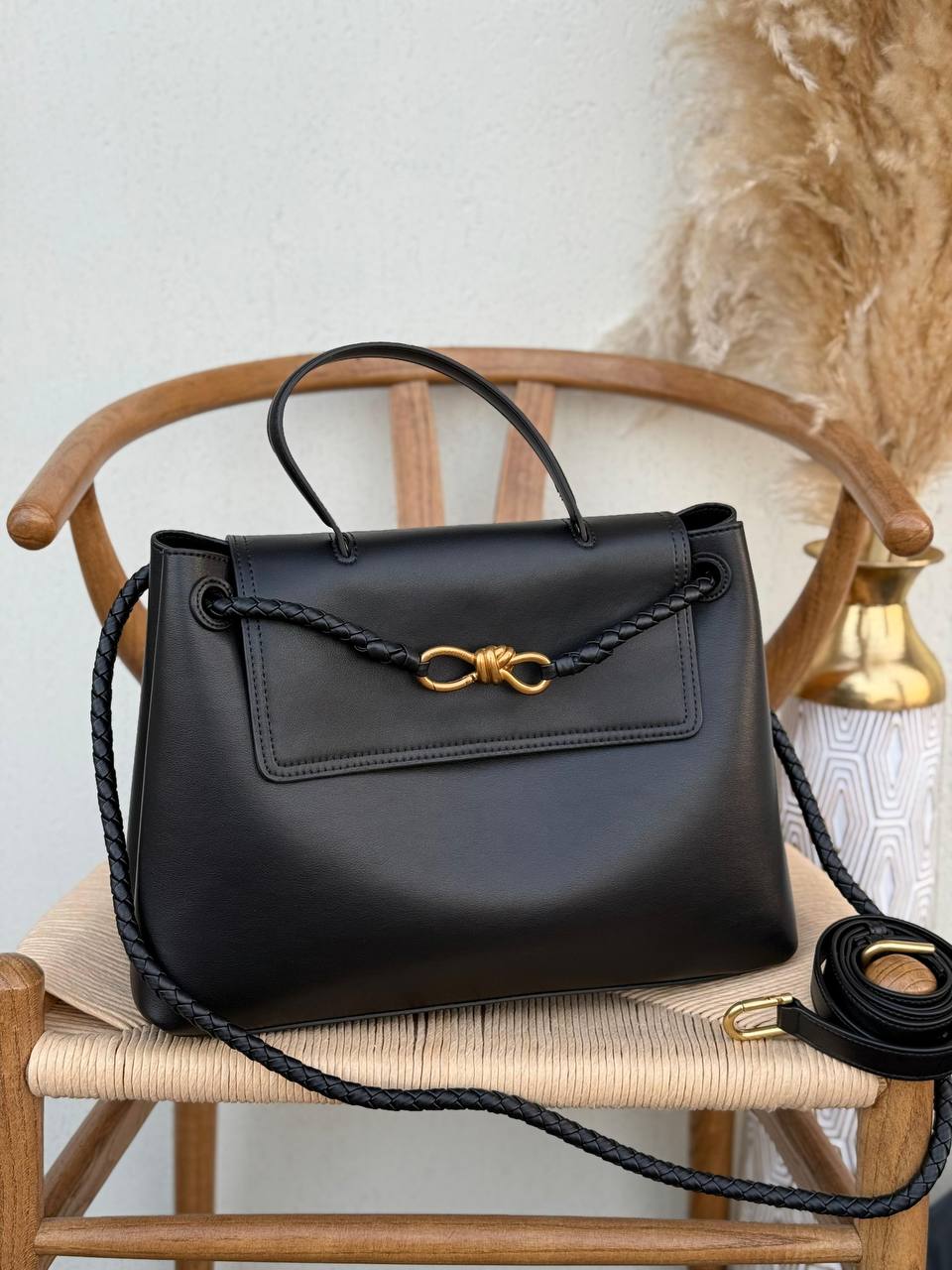 BOTTEGA VENETA
30cm
370 dhs🪙💕
36cm
390 dhs🪙💕
Top quality

Zain167
♥️♥️♥️