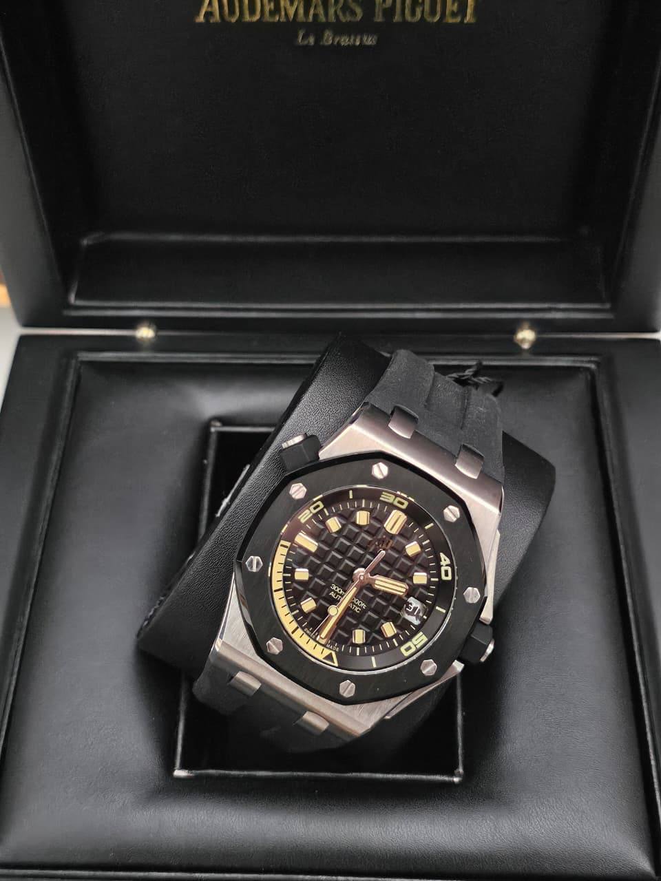 AUDEMARS PIGUET
ROYAL OAK CHRONOGRAPH
Swiss movement 🇨🇭
Water resistant 💧
Sapphire crystal 
Super Master quality 
With Original Box  📦
For Price 👇 WhatsApp✅
0568585901 
0507557372
0552275751 Owner Zain 👌

Zain282
♥️♥️♥️
