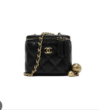 Chanel

withbox 
🎁🎁🎁

90 dhs✅

Zain143
♥️♥️♥️