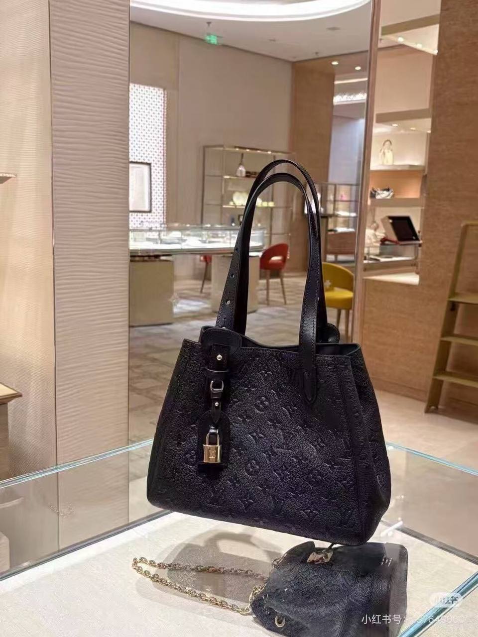 LV
110 dhs🪙🌨️

Zain143
♥️♥️♥️