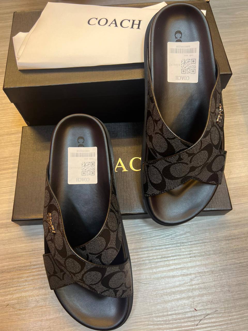 Coach Slipper, 
New Arrived 
Size 40To 45
105 dhs🪙🌨️

Zain120
♥️♥️♥️