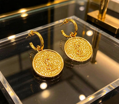 YSL set
Necklace 
Earrings 
Bracelet 
Master quality 💐

*160* AED normal box 📦

Zain48
♥️♥️♥️