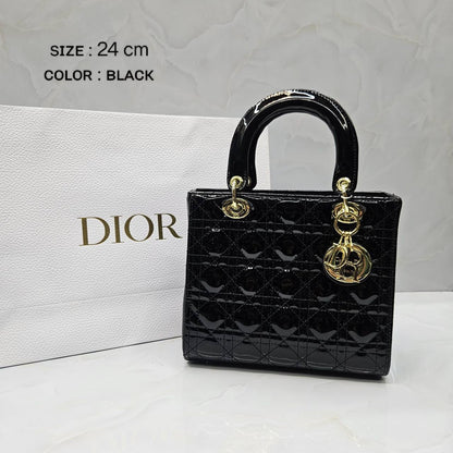 dior
ɢʟᴏssʏ ᴍᴀᴛᴇʀɪᴀʟ
ᴡɪᴛʜ ʟᴏɴɢ ʙᴇʟᴛ sᴛʀᴀᴘ
sɪᴢᴇ: 24 cm
ᴡɪᴛʜᴏᴜᴛ ʙᴏx

105 dhs🪙💕

Zain31
♥️♥️♥️