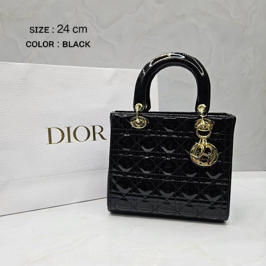 dior
ɢʟᴏssʏ ᴍᴀᴛᴇʀɪᴀʟ
ᴡɪᴛʜ ʟᴏɴɢ ʙᴇʟᴛ sᴛʀᴀᴘ
sɪᴢᴇ: 24 cm
ᴡɪᴛʜᴏᴜᴛ ʙᴏx

105 dhs🪙💕

Zain31
♥️♥️♥️