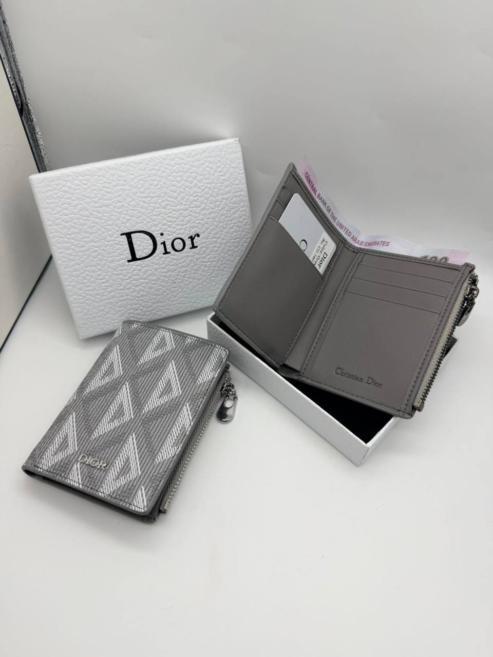 Dior Wallet 
65 dhs🇦🇪🇦🇪

Zain33
♥️♥️♥️
