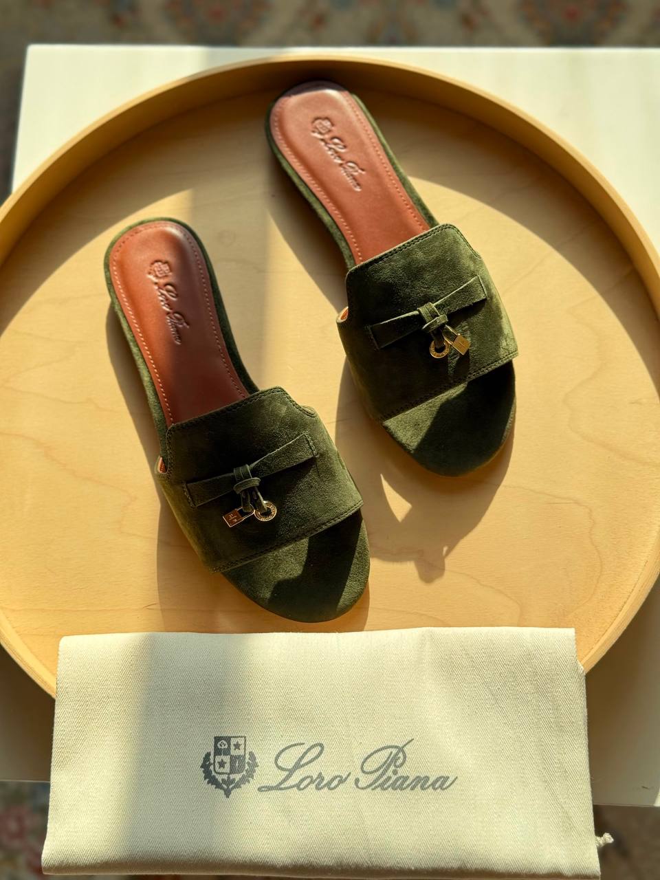 Loro piana
Master quality 
Size: 36 to 41
450 dhs✅

Zain318
♥️♥️♥️