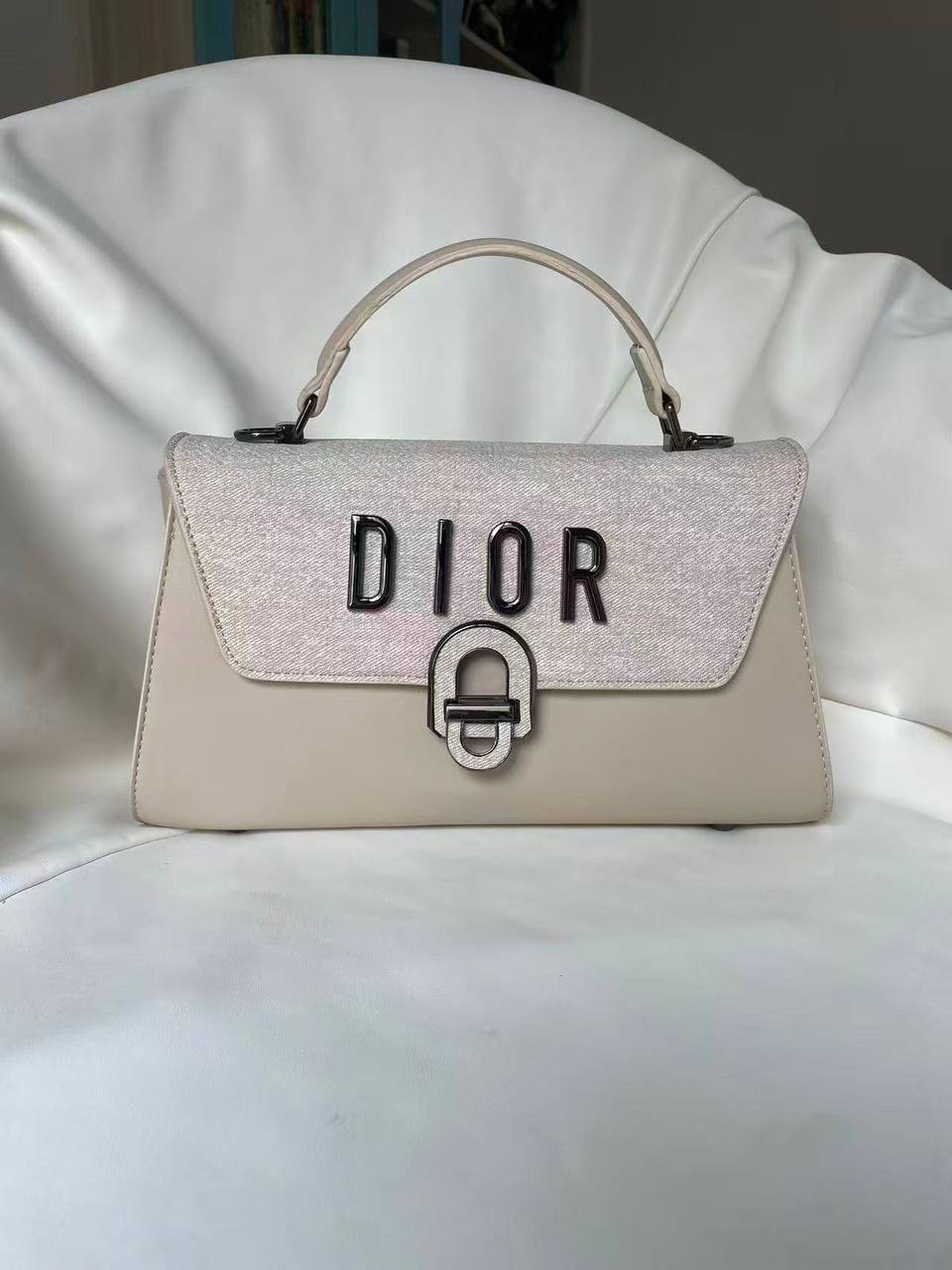 Dior
95 dhs🪙🌨️

Zain143
♥️♥️♥️