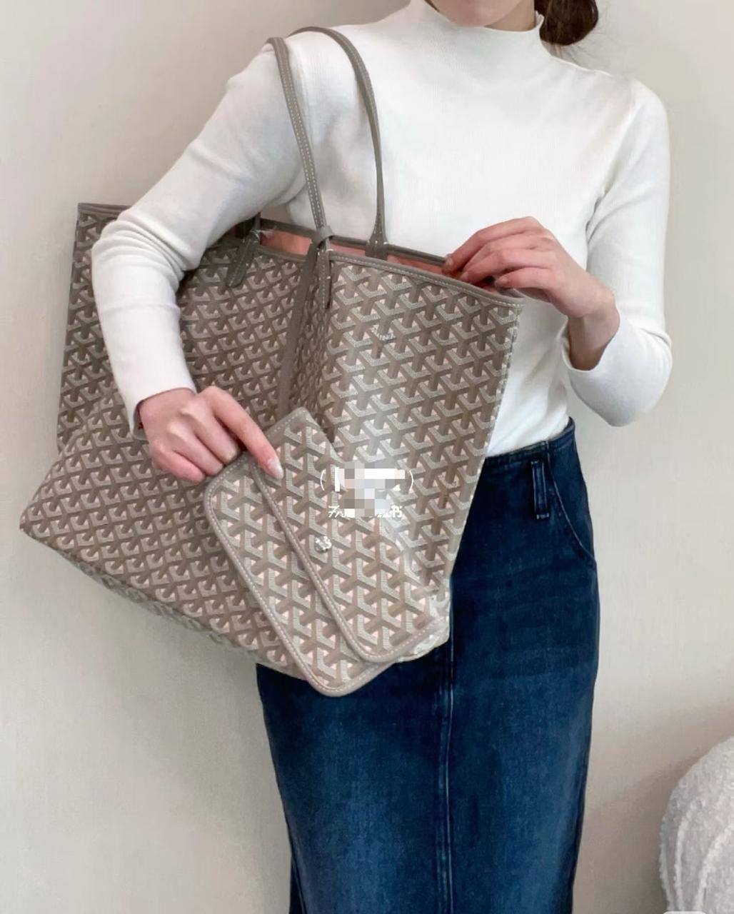 🌼 Goyard 
1️⃣ First quality 
Size : 46 * 27 cm
80 dhs✅

Zain115
♥️♥️♥️