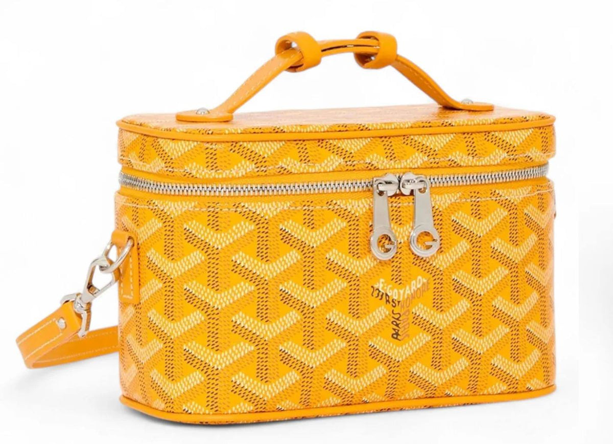 GOYARD

best quality 
with box
100 dhs🇦🇪🇦🇪🇦🇪

size17CM

Zain290
♥️♥️♥️