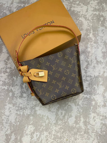 LV 
Copy1 

220 dhs✅

With box
🎁🎁🎁

Zain175
♥️♥️♥️