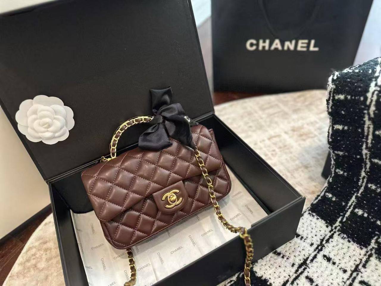 Chanel 
Master
260 dhs❣️

#19cm
#with box🎁🎁🎁

Zain218
♥️♥️♥️