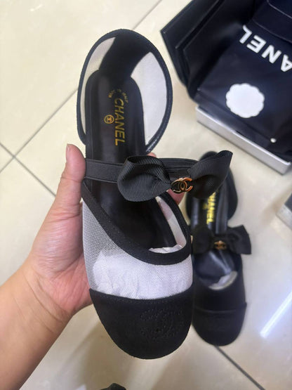 Chanel  
Size 36-41
120 dhs❤️

Zain145
♥️♥️♥️