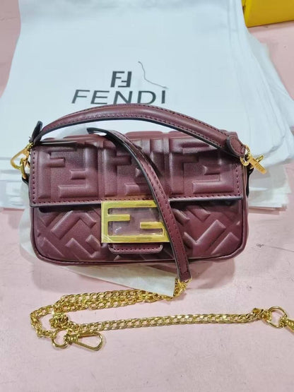 Fendi
95 dhs💓
size：20cm
Good-quality with box

Zain35
♥️♥️♥️