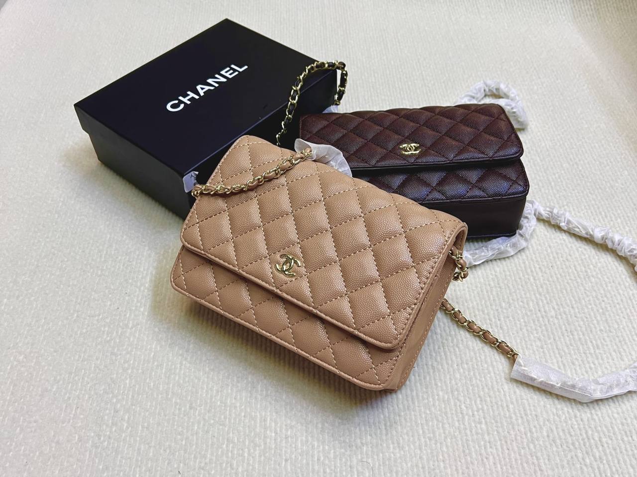 Chanel
85 dhs✅

with box
🎁🎁🎁

size 20cm

Zain26
♥️♥️♥️
