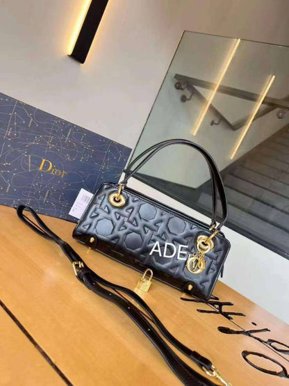 Dior

110 dhs✅

with box
🎁🎁🎁

Zain203
♥️♥️♥️