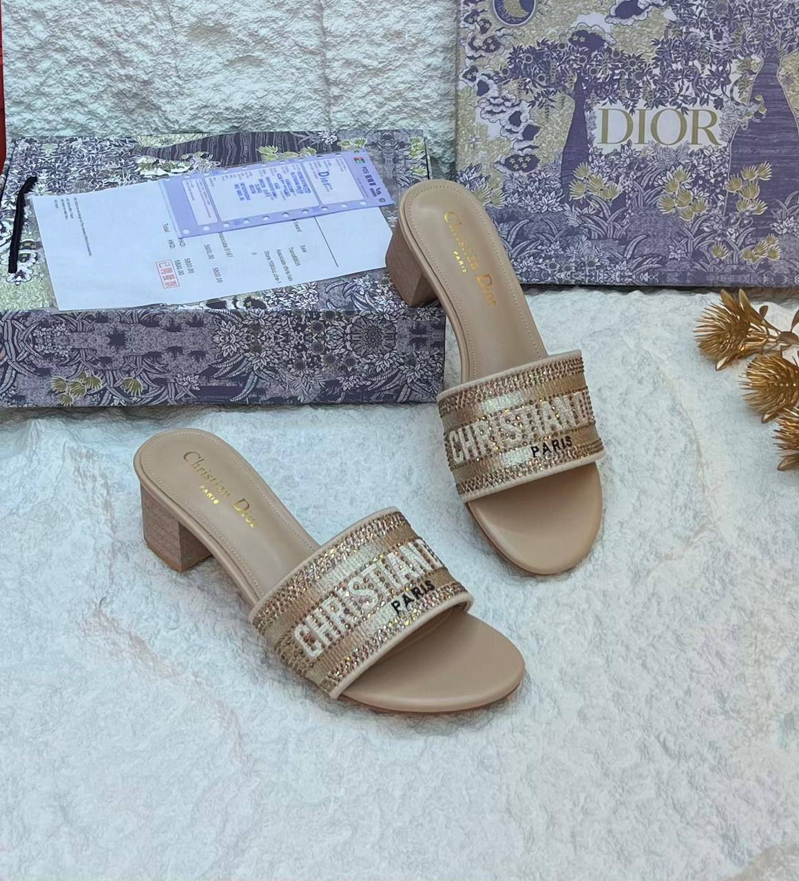 New. Dior heel 

   Size  .  36.  to 41

85 dhs✅

Zain80
♥️♥️♥️